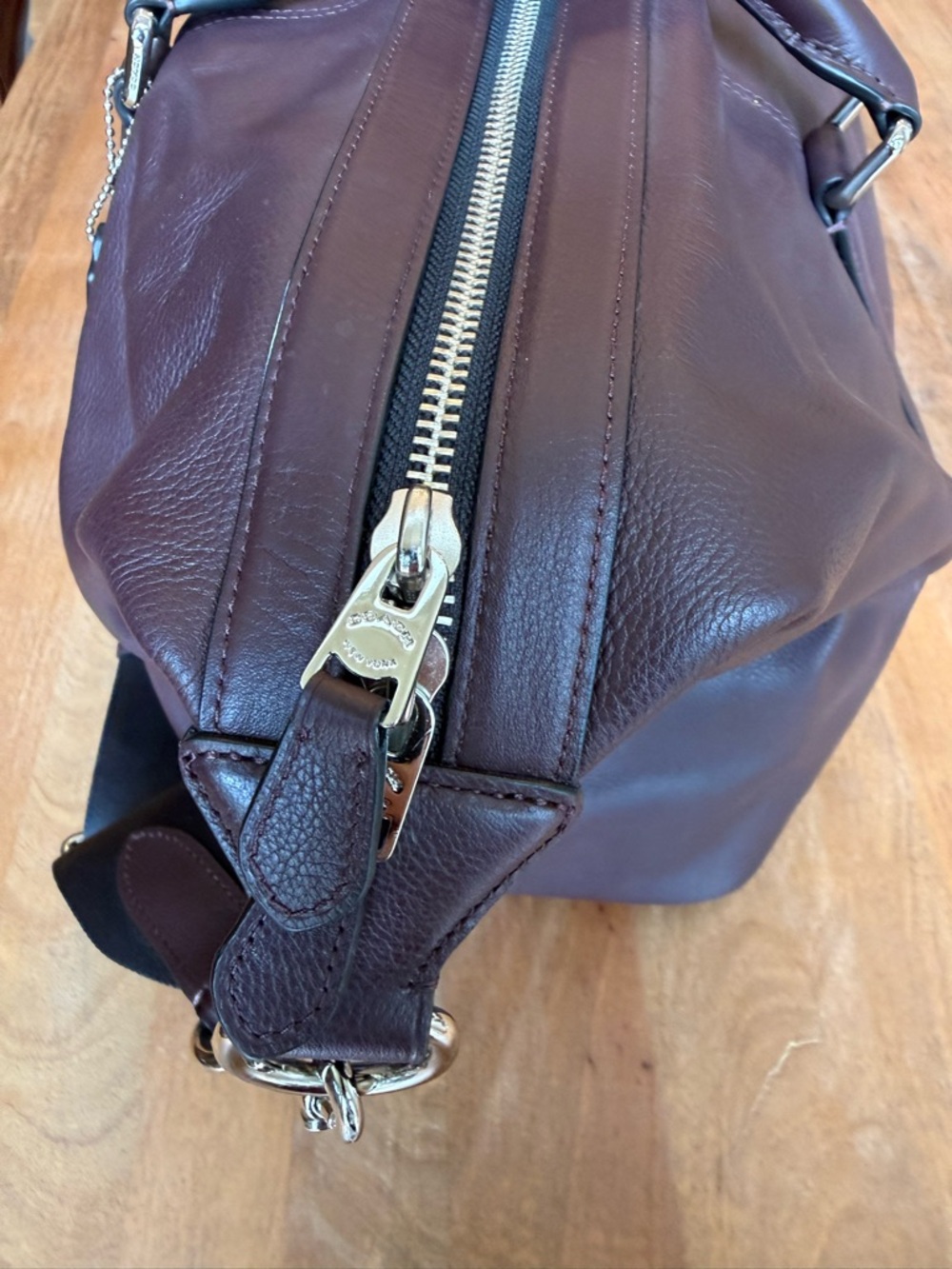 Coach Men's Leather Duffel Bag in Dark Maroon with Removable Strap - Picture 5 of 11